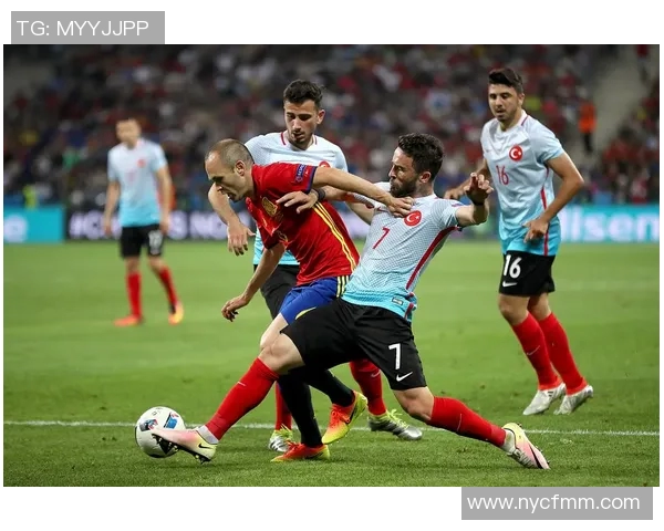 冰岛球迷在欧洲杯赛场激情高唱团结之歌展现民族精神